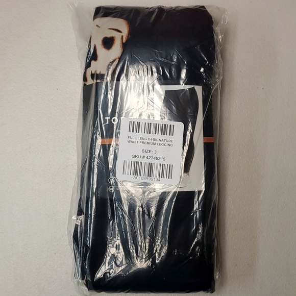 ❤️NWT VINTAGE TORRID  HALLOWEEN LEGGING -  MOODY SKULLS PRINT - FULL LENGTH - Picture 5 of 11